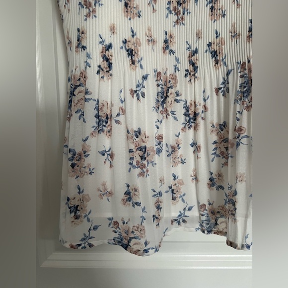 *NWT* ABERCROMBIE & FITCH FLOWY FLORAL TANK - SMALL - Picture 3 of 8